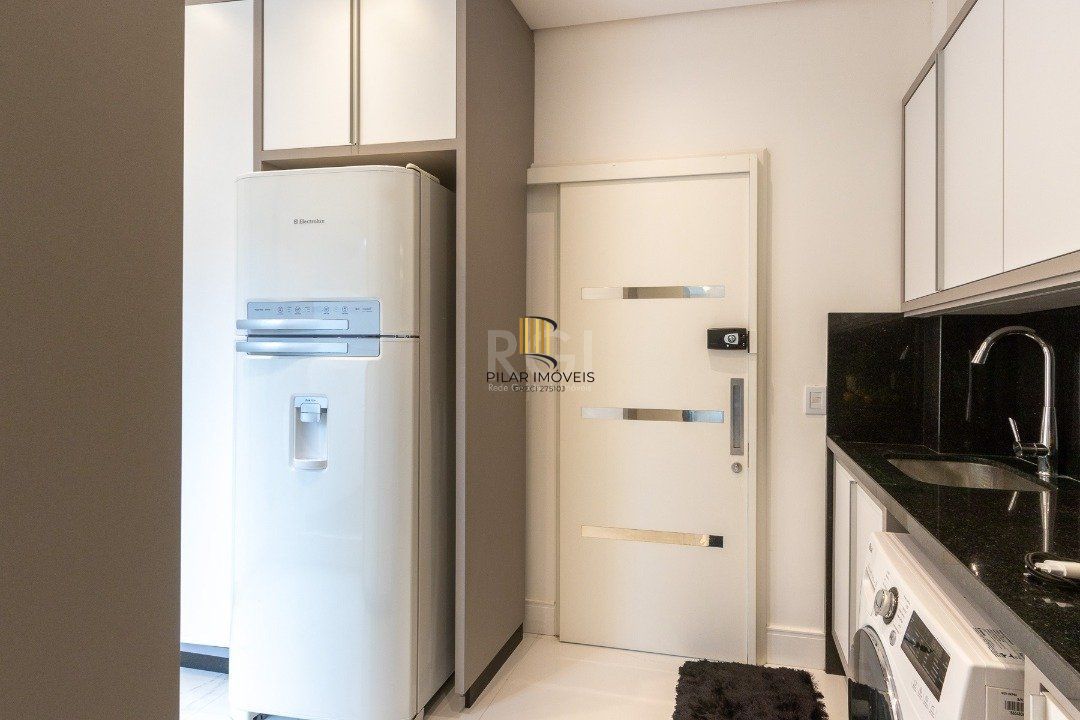Casa Condominio para Venda - 239.3m², 3 dormitórios, sendo 2 suites, 6 vagas - Distrito Industrial