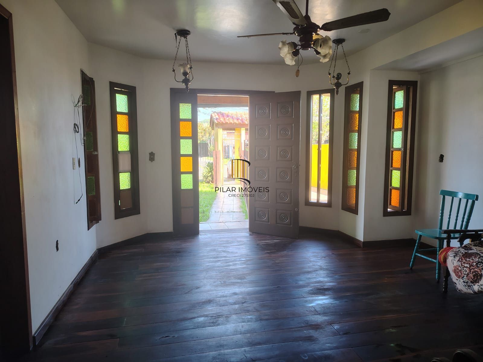 Casa de 4 dormitórios, 1 suíte e 4 vagas de garagem no bairro Cavalhada.