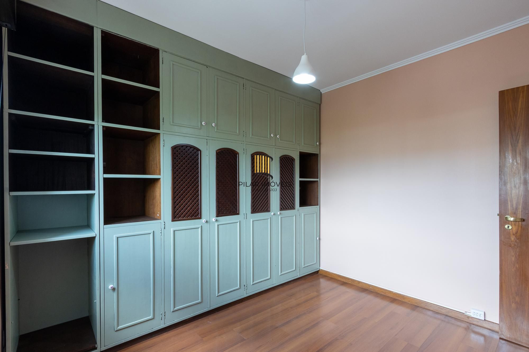 Apartamento 3 quartos, 1 suite, dependência, sacada com churrasqueira, 2 vagas - Bairro Menino Deus