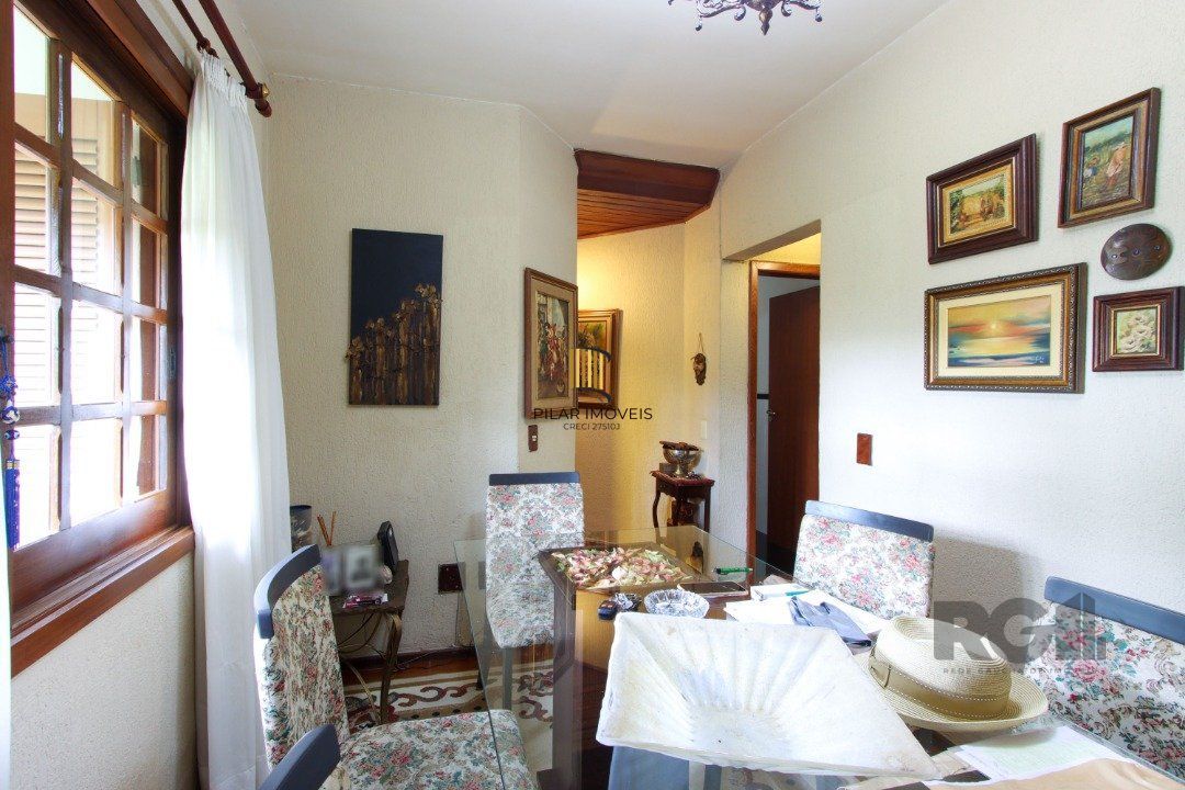 Excelente Casa Tipo Sobrado de alvenaria