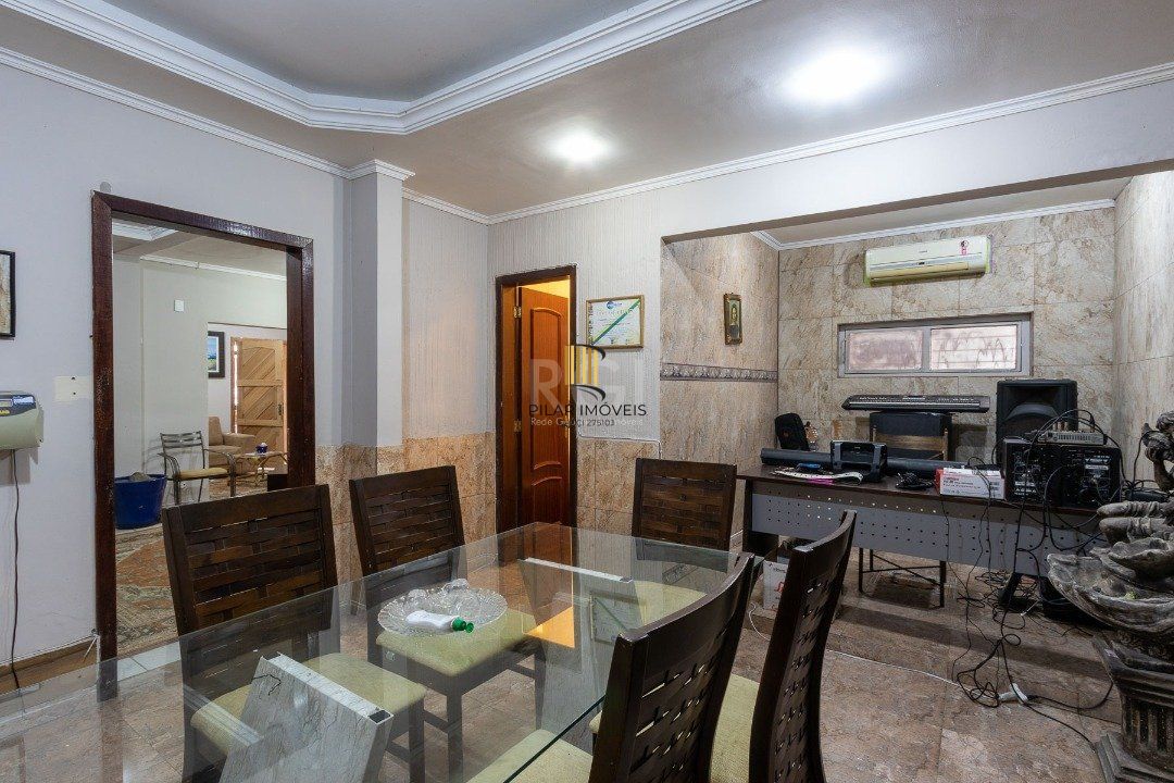 Sobrado para Venda - 300m², 3 dormitórios, sendo 1 suites, 3 vagas - Cavalhada