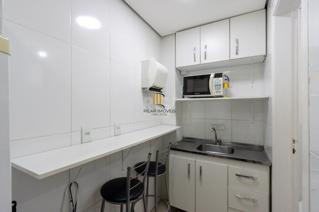 Sala em andar inteiro com 141,77 m2 privativos