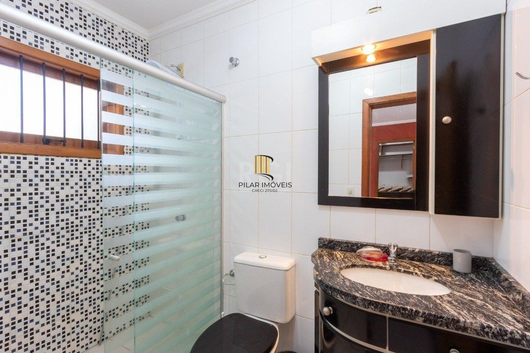 Casa para Venda - 247m², 3 dormitórios, sendo 1 suites, 4 vagas - Vila Nova