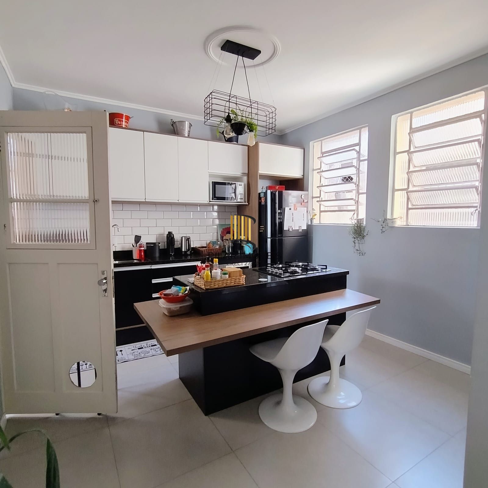 Apartamento Amplo e Reformado em Frente a Faculdade de Medicina (UFRGS)