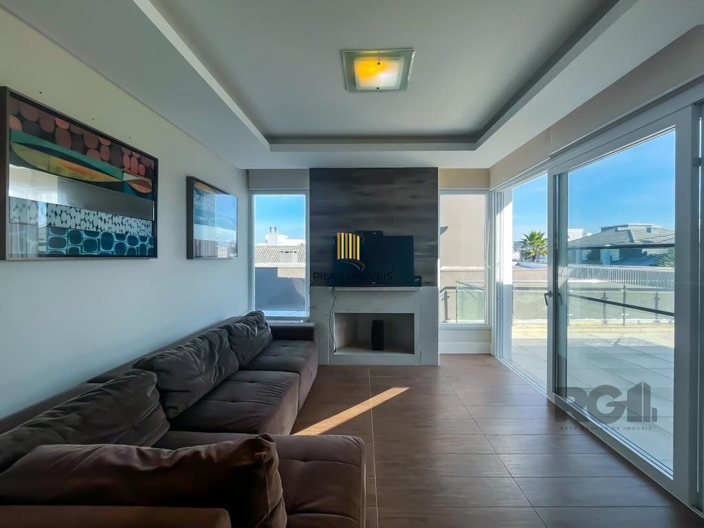 casa Alto Padrão com 239m² privativos, mobiliada e totalmente iluminada.