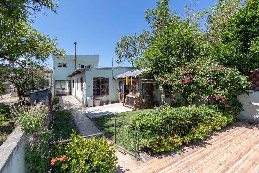Sobrado para Venda - 356.93m², 4 dormitórios, sendo 2 suites, 4 vagas - Tristeza