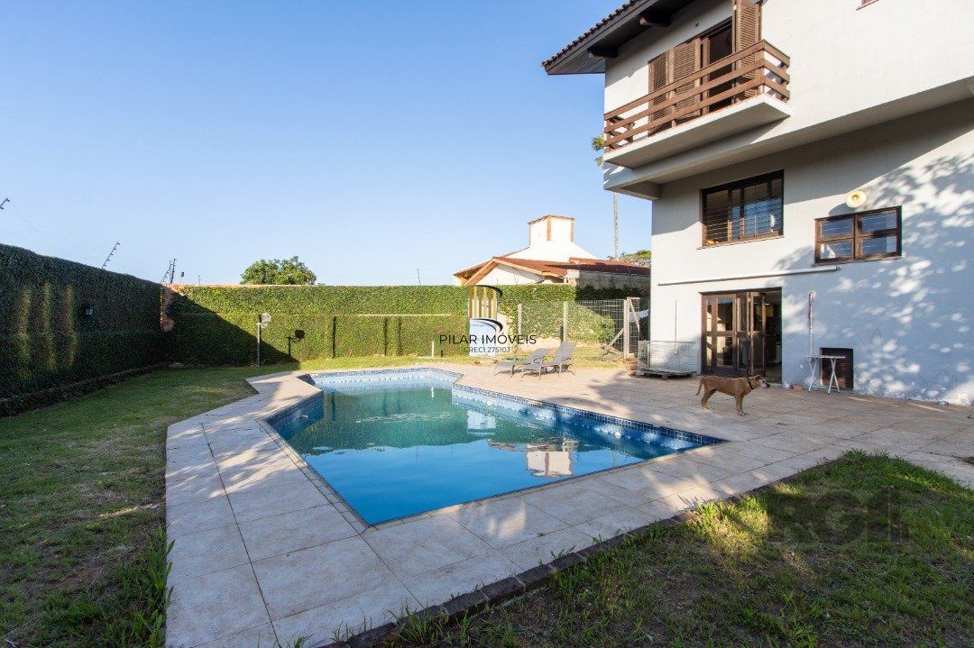 Casa 5 dormitórios no bairro Teresópolis