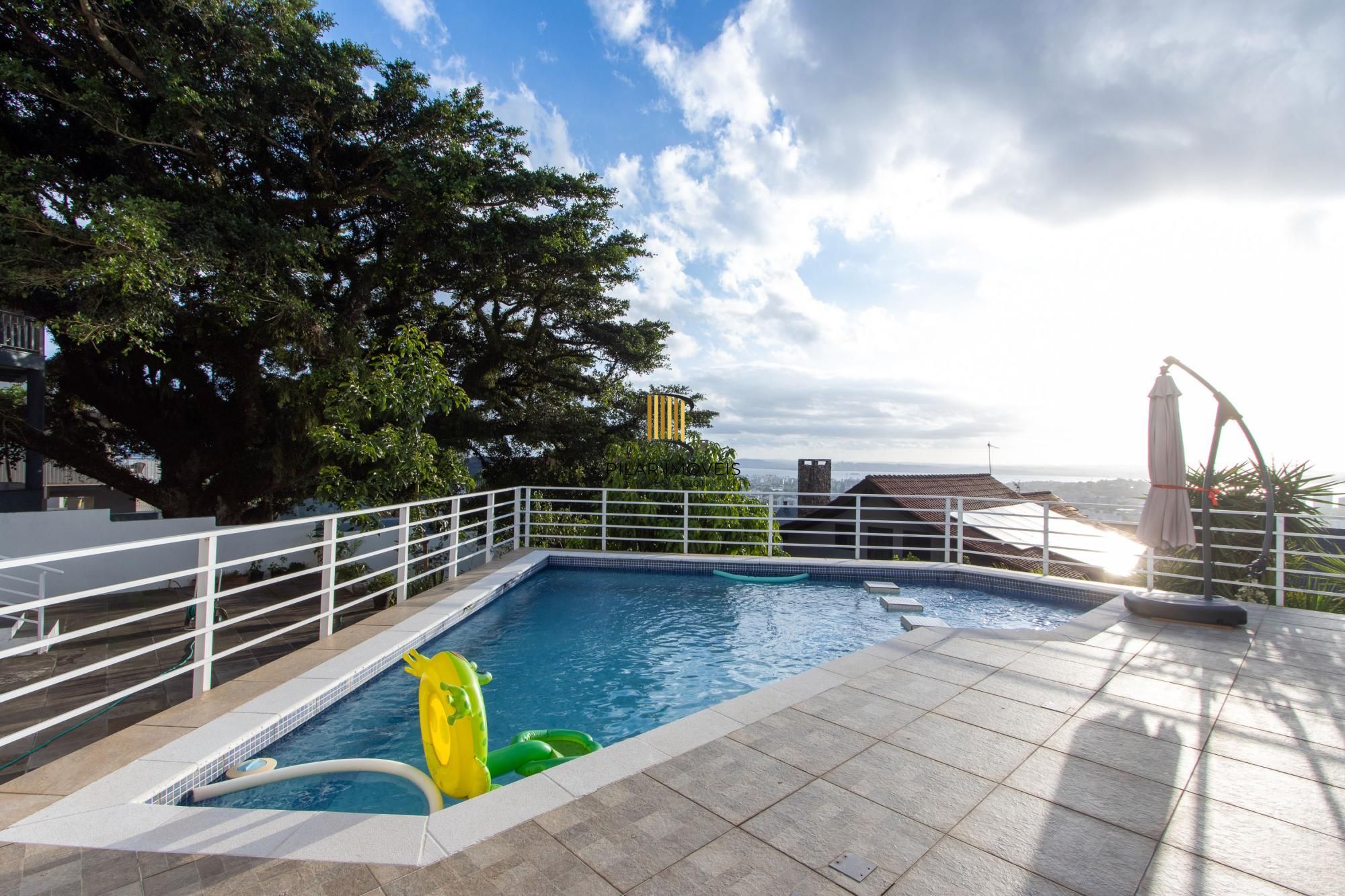 Casa 4 dormitórios com elevador