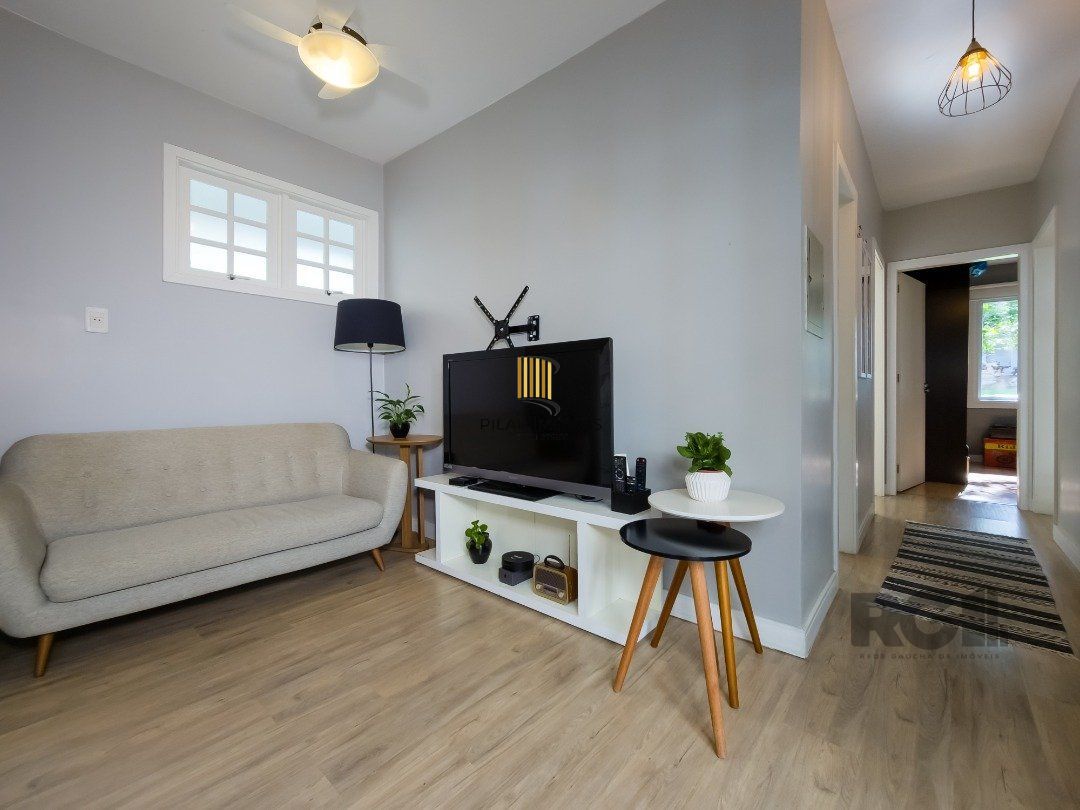 CASA TÉRREA REFORMADA, 3 QUARTOS, SUITE, PÁTIO - BAIRRO CRISTAL