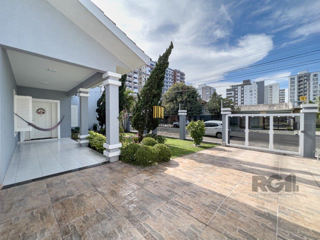 Casa Térrea mobiliada com 5 dormitórios 350m² de área - Navegantes - Capão da Canoa