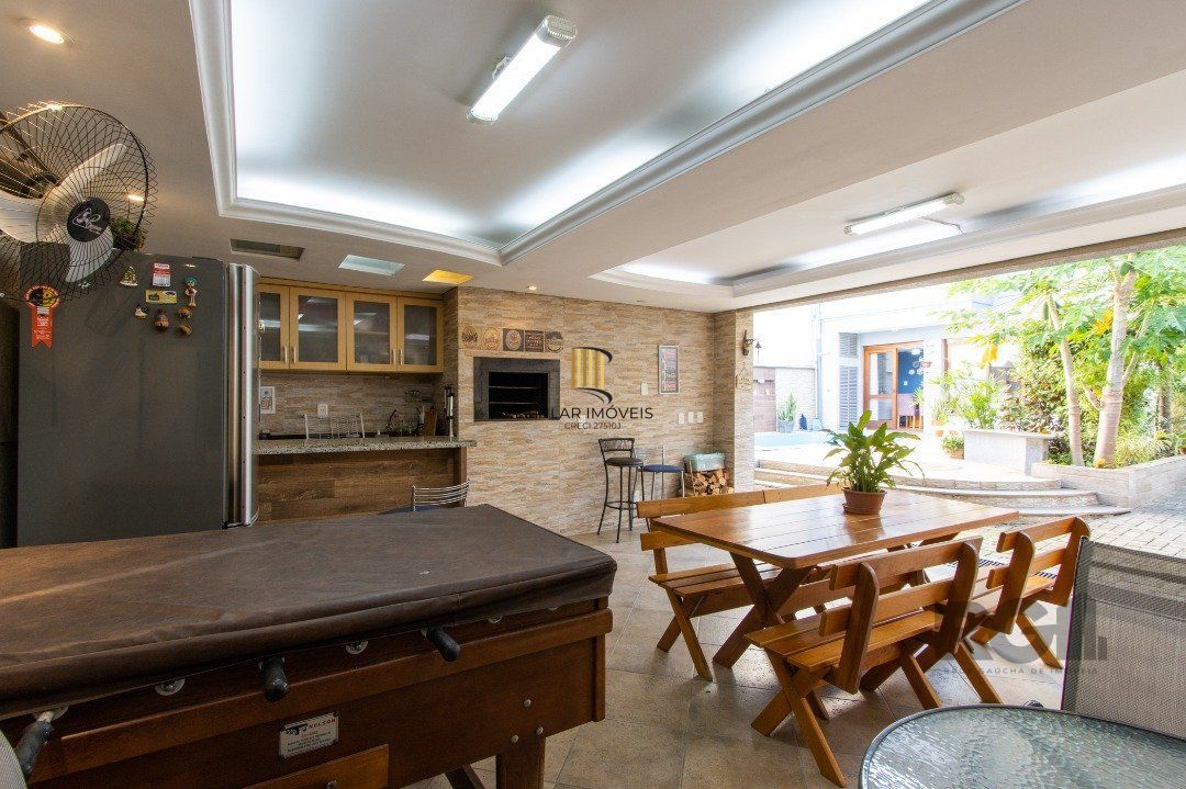 Casa 3 dormitórios no bairro Medianeira