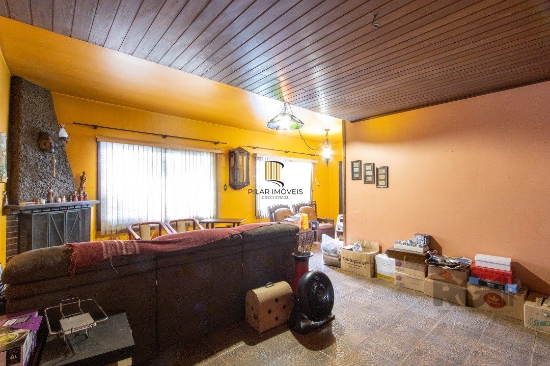 Casa para Venda - 500m², 4 dormitórios, sendo 1 suites, 4 vagas - Coronel Aparício Borges