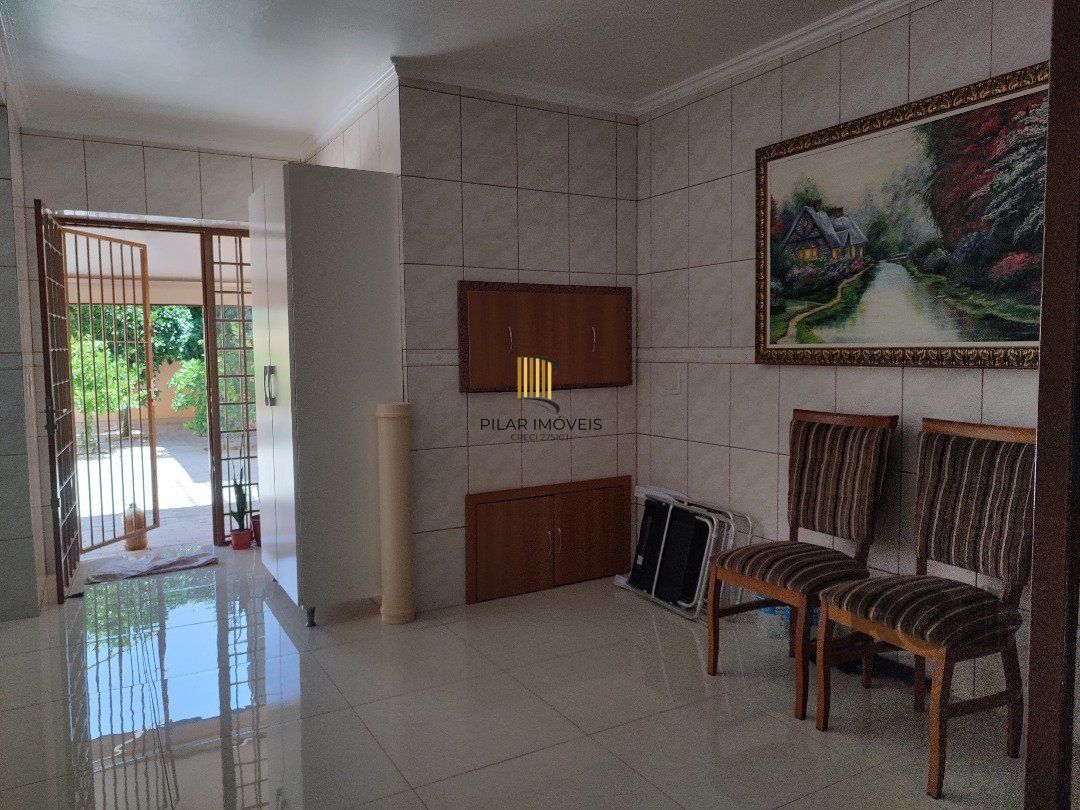 Casa 4 dormitórios Bairro Fião.