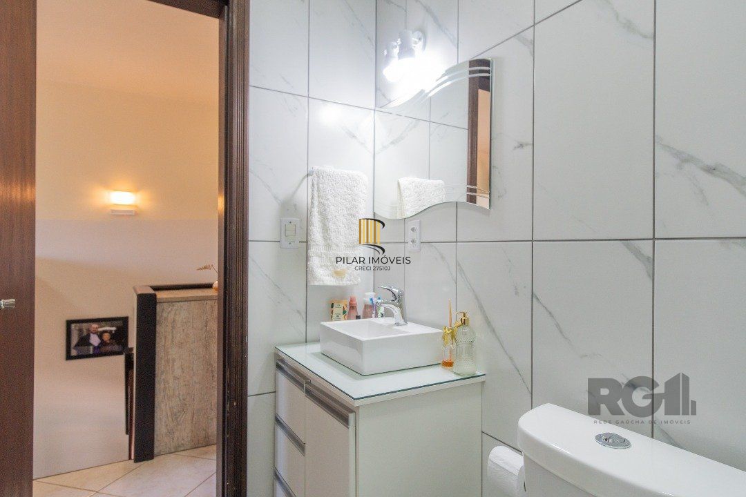 Casa 3 dormitórios no bairro Hípica