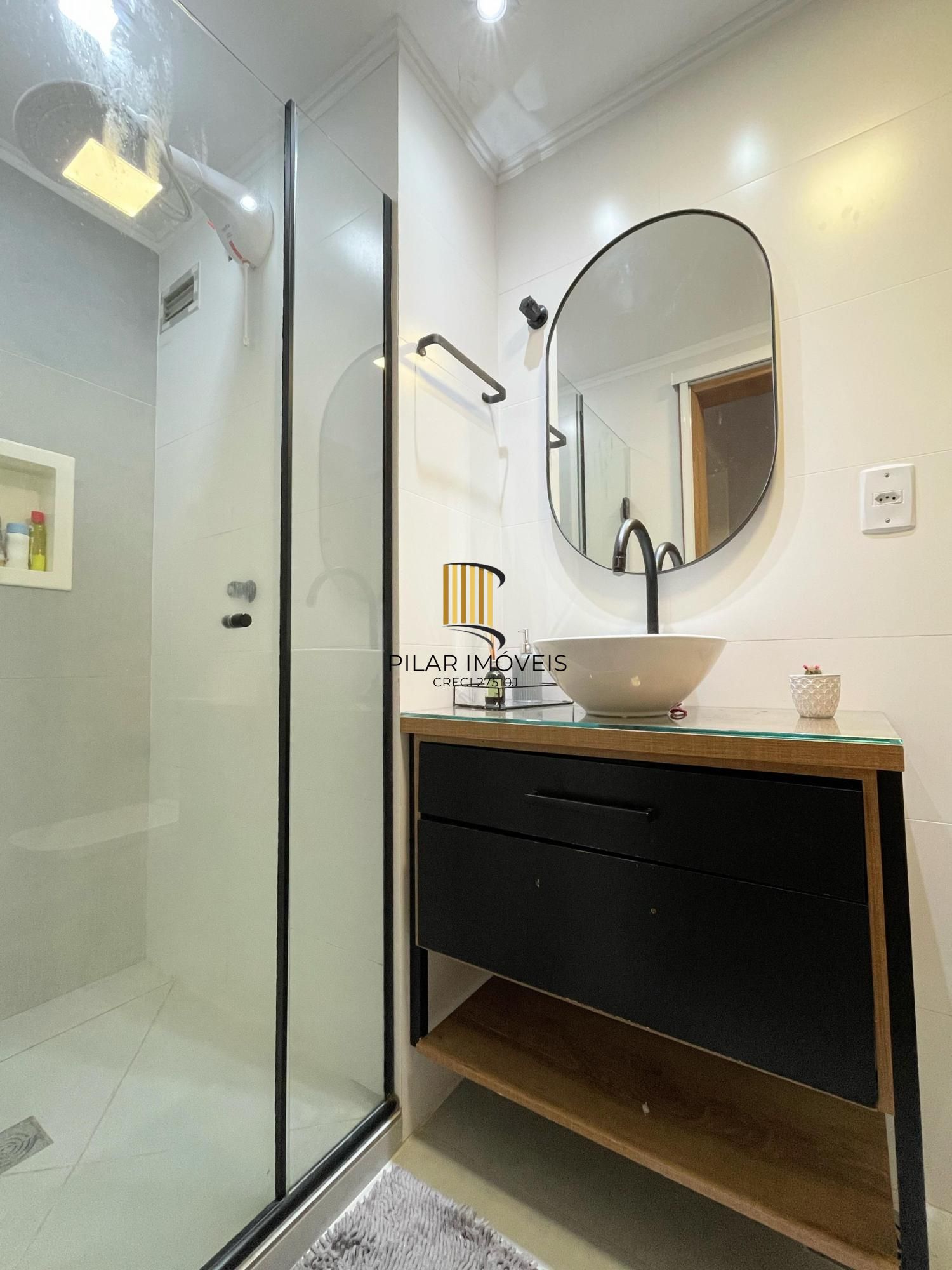 Apartamento com linda vista definida para o Rio Guaíba ? amplo, arejado e com sol da tarde!