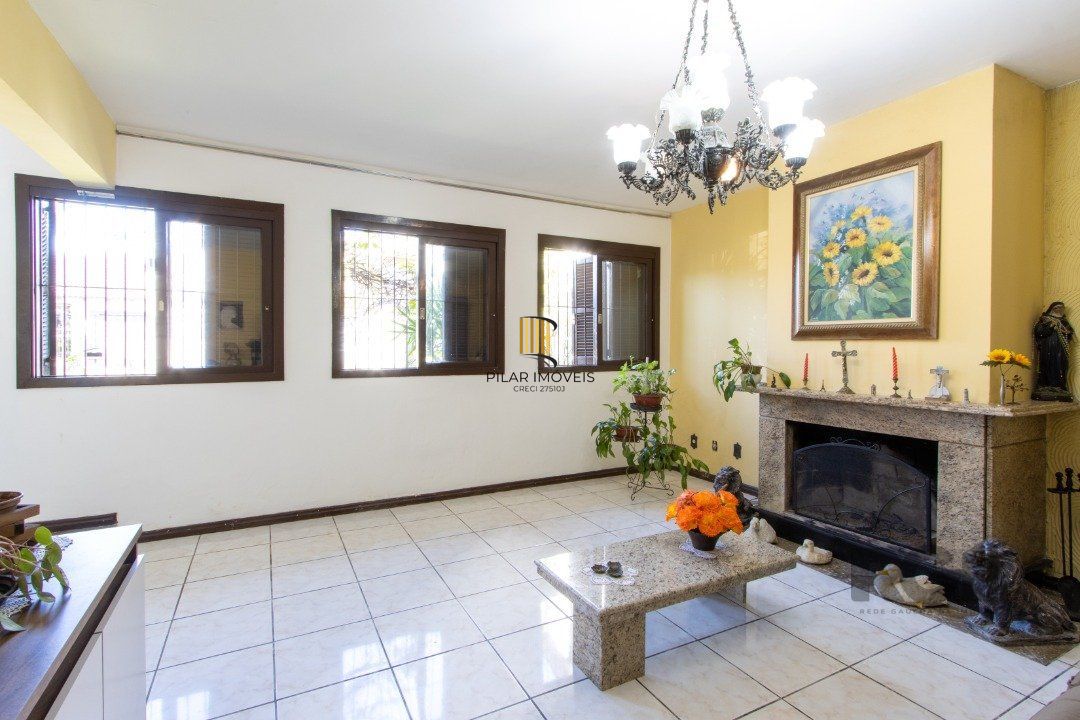 Sobrado para Venda - 170m², 3 dormitórios, sendo 1 suites, 2 vagas - Serraria