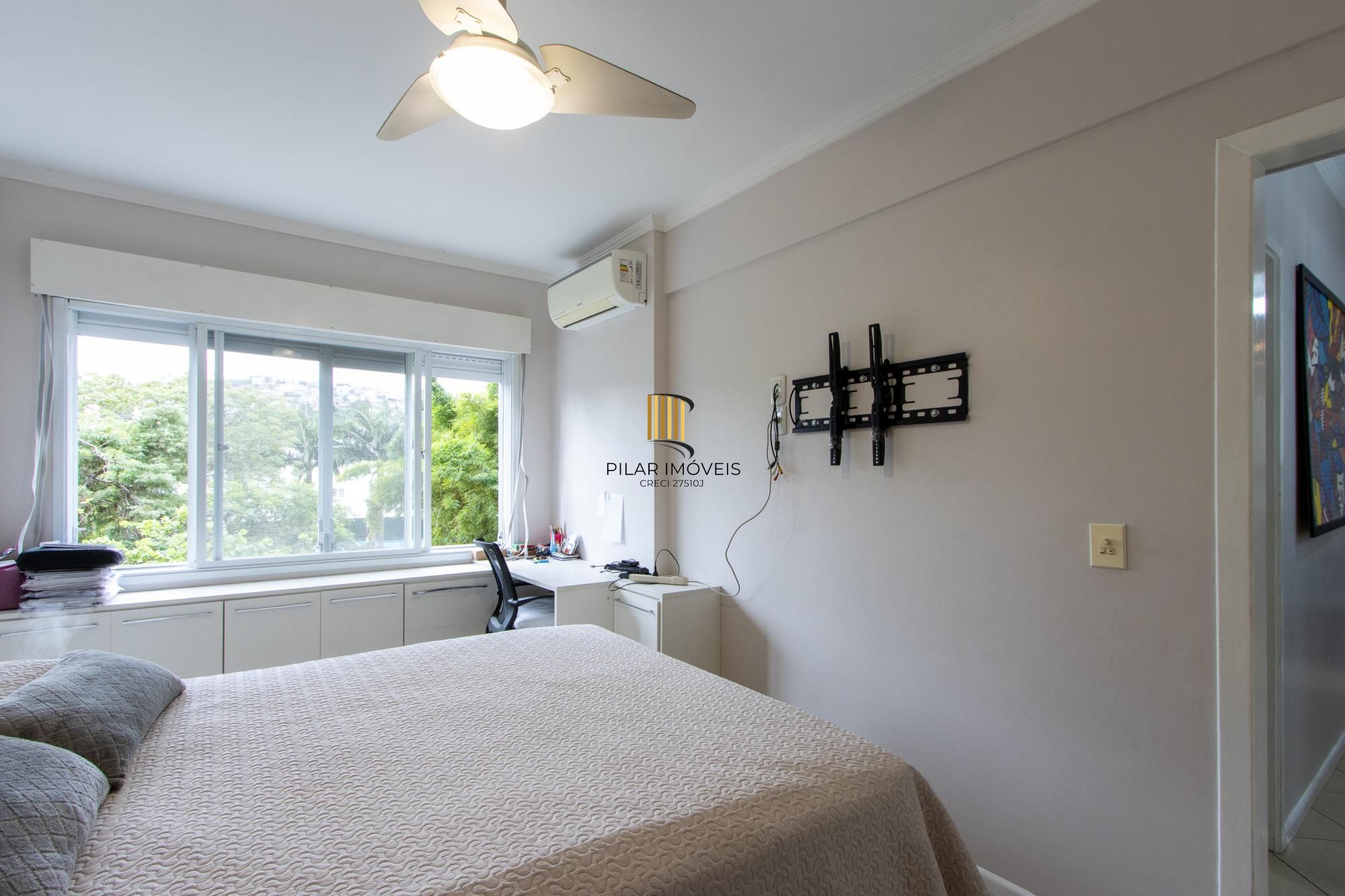 Apartamento de 2 quartos, living, cozinha planejada, área de serviço e 1 vaga.