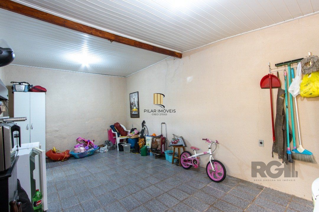 Sobrado, 3 quartos, 2 banheiros, pátio, 2 vagas, piscina - Bairro Vila Nova