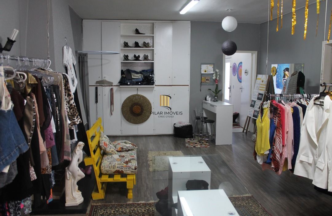 Casa para Venda - 221m², 3 dormitórios, sendo 1 suites, 4 vagas - Tristeza
