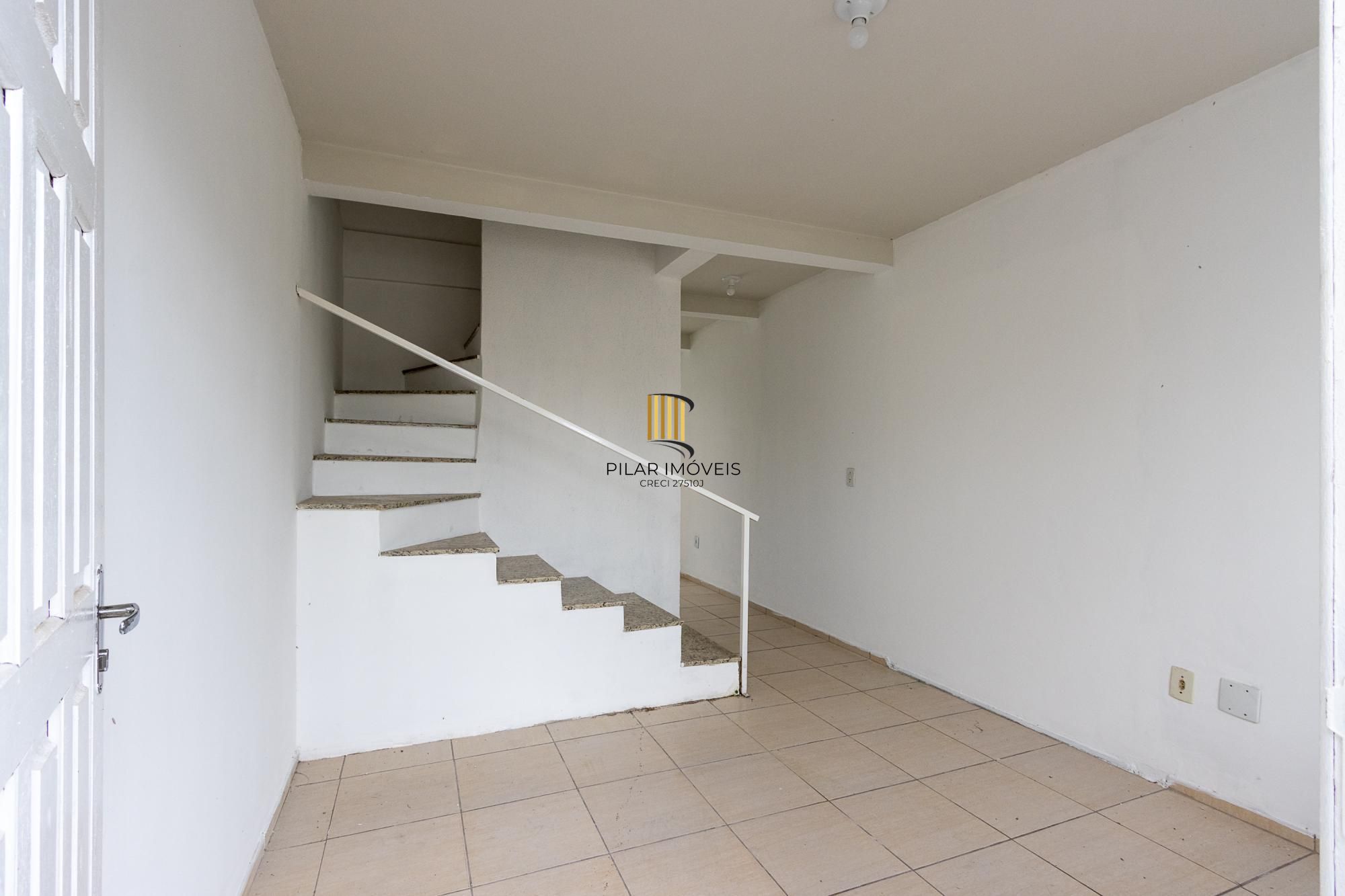 Casa (sobrado), 2 dormitórios, pátio - Bairro Hípica