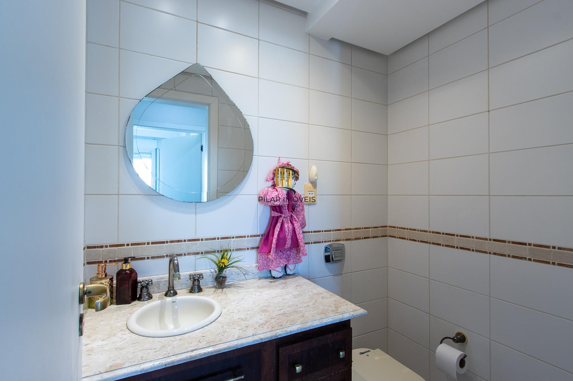 Cobertura com 2 dormitórios, incluindo 1 suíte.