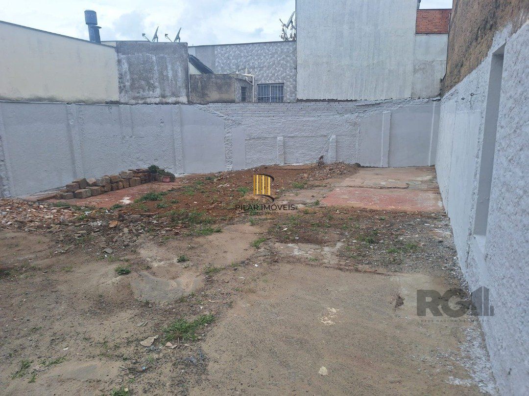 Casa 5 dormitórios no bairro Azenha