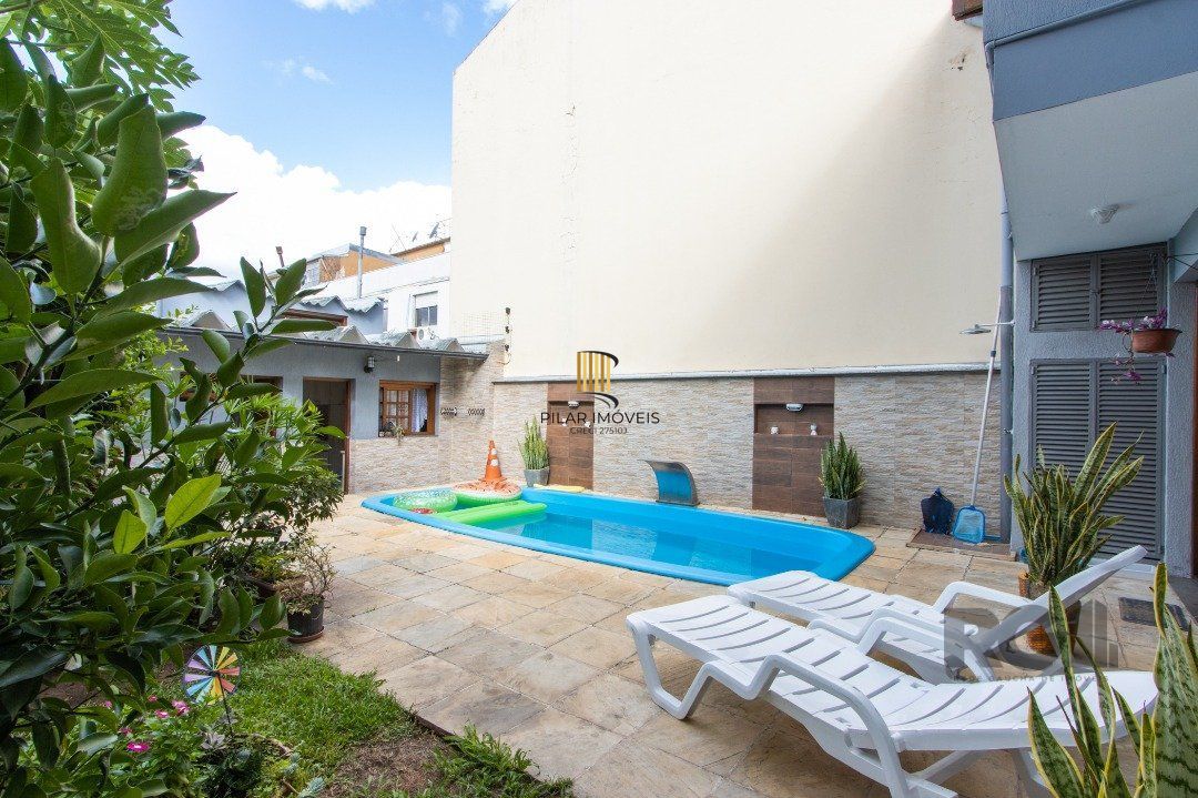 Casa 3 dormitórios no bairro Medianeira