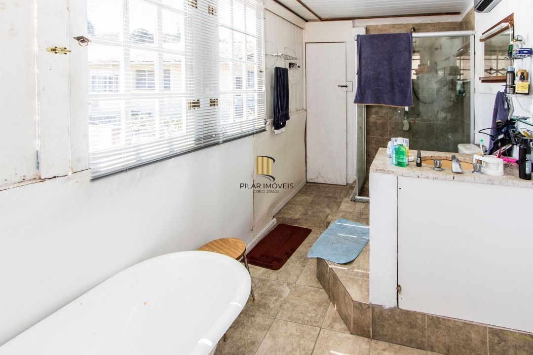 Casa para Venda - 281m², 3 dormitórios, sendo 1 suites, 3 vagas - Jardim Isabel