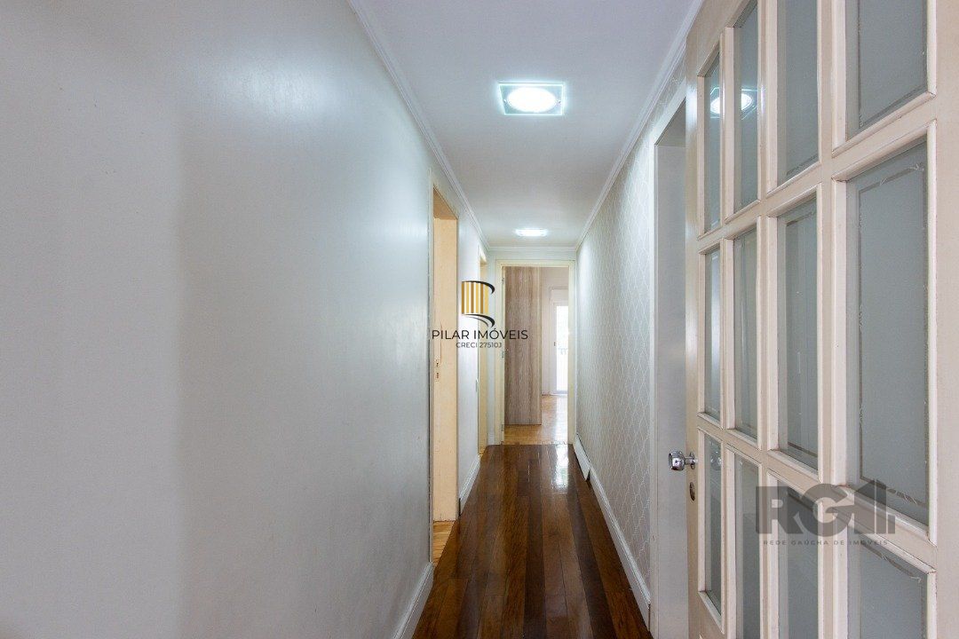 Apartamento de  186,66m2, 4 dormitórios, 1 suíte, 3 banheiros, 4 vagas,no bairro Rio Branco.
