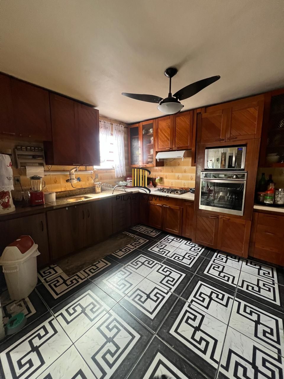 Casa à Venda no Bairro Hípica – 3 Dormitórios e Amplo Quintal