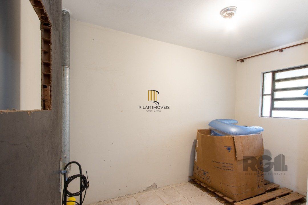 Casa para Venda - 72.6m², 4 dormitórios, sendo 1 suites, 6 vagas - Camaquã