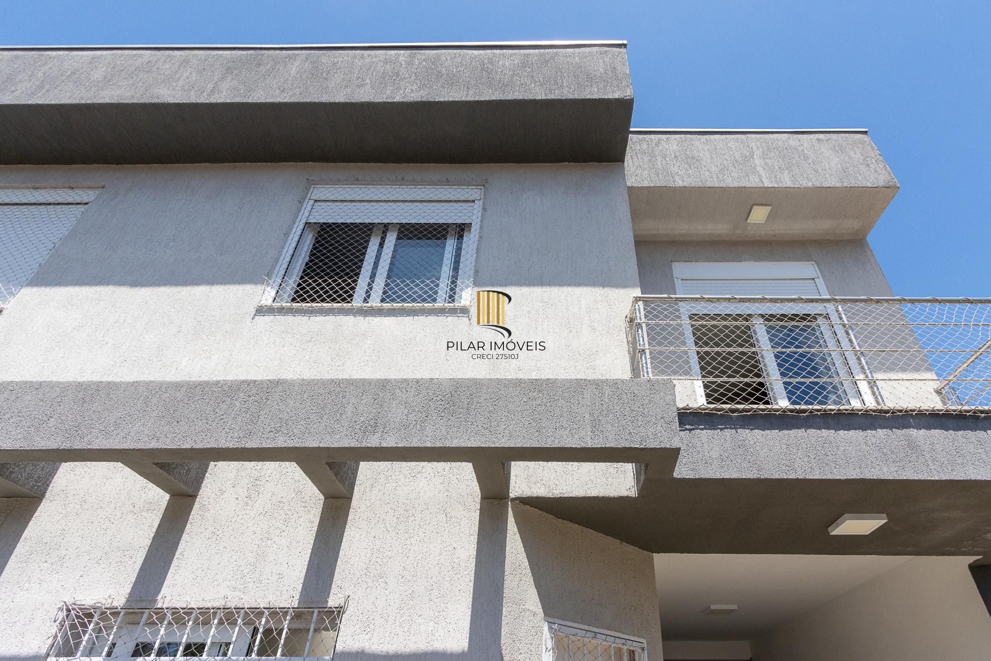 Linda  Casa em condomínio , localizada no bairro TRISTEZA, Zona Sul de PORTO ALEGRE..