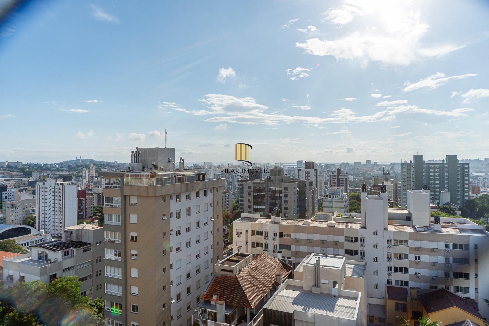 Apartamento 2 Dormitórios com Suíte e 2 Vagas no Petrópolis – 75m²