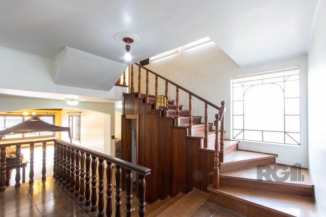 Casa para Venda - 72.6m², 4 dormitórios, sendo 1 suites, 6 vagas - Camaquã