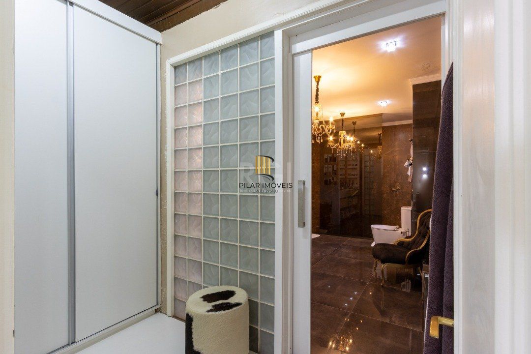 Casa de Condomínio 6 dormitórios no bairro Nonoai