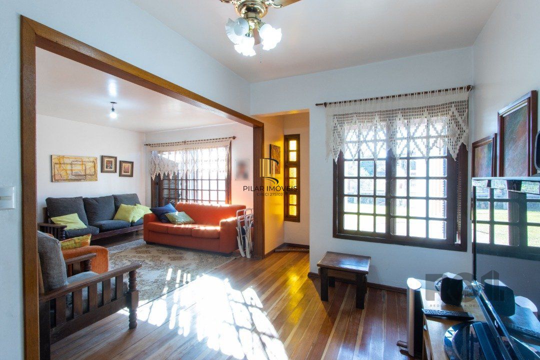 Casa para Venda - 300m², 3 dormitórios, sendo 1 suites, 4 vagas - Tristeza