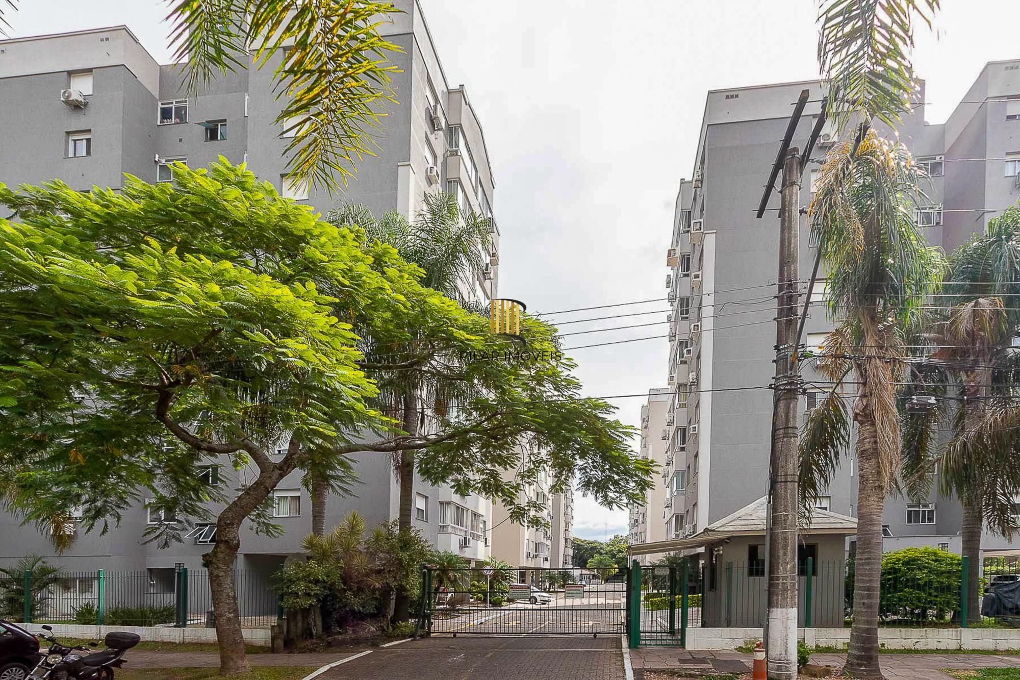 Apartamento de 3 dormitórios, 1 banheiro e uma vaga de garagem.