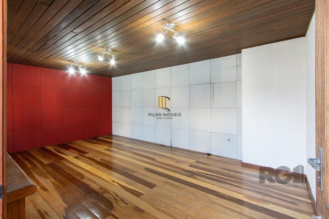Casa 4 dormitórios no bairro Azenha