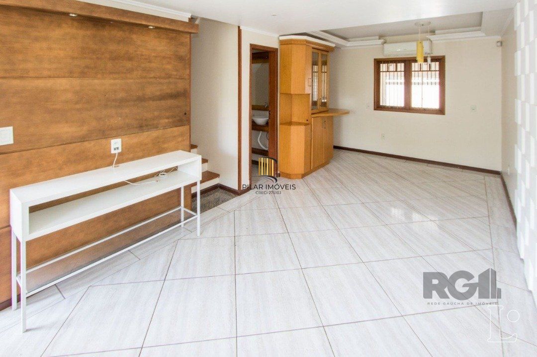 Casa 3 dormitórios no bairro Hípica