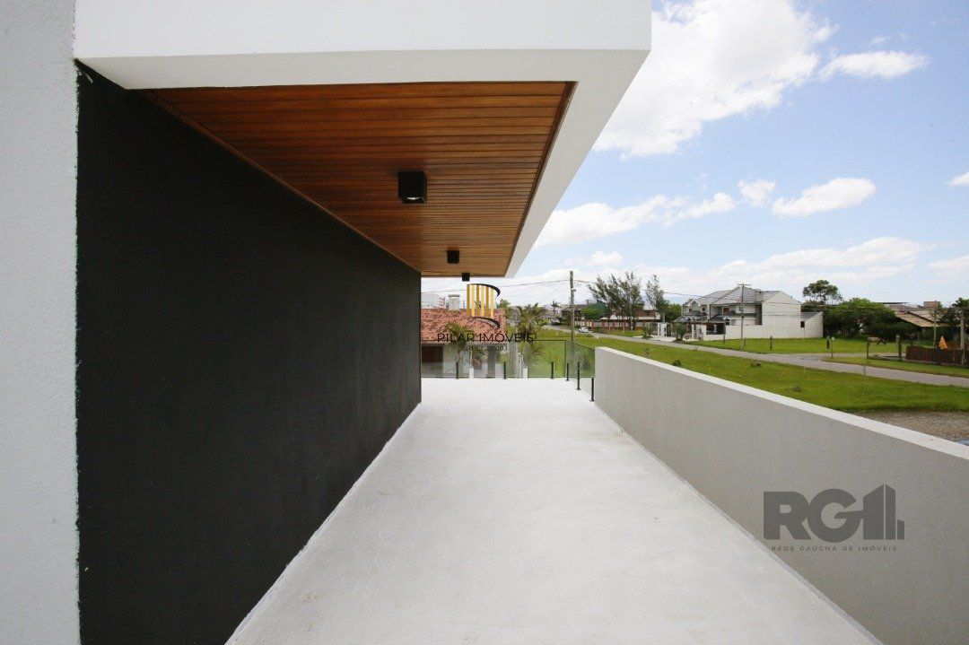 Casa 3 dormitórios no bairro Zona Nova