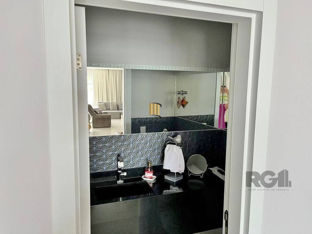 Casa de Condomínio 6 dormitórios no bairro Marina