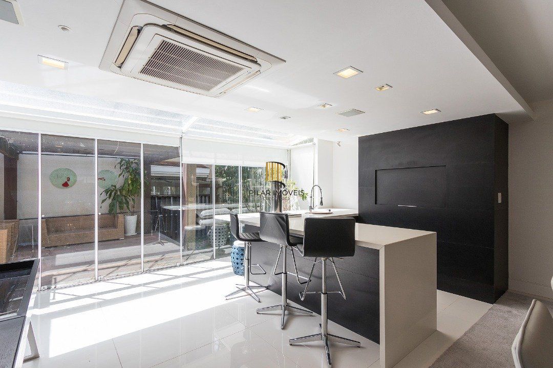 Casa Condominio para Venda - 380m², 3 dormitórios, sendo 3 suites, 4 vagas - Pedra Redonda