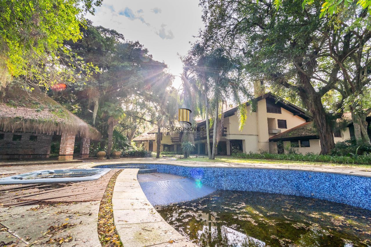 Casa à venda com1981m², 13 dormitórios, 4 suítes, 30 vagas, terreno de 1,2 hectares, no bairro Pedra Redonda em Porto Alegre