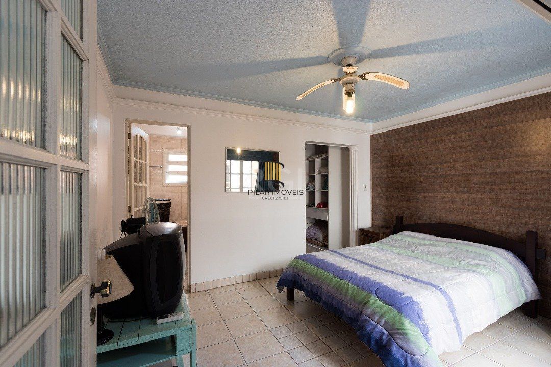 Casa para Venda - 320m², 5 dormitórios, sendo 2 suites, 3 vagas - Tristeza
