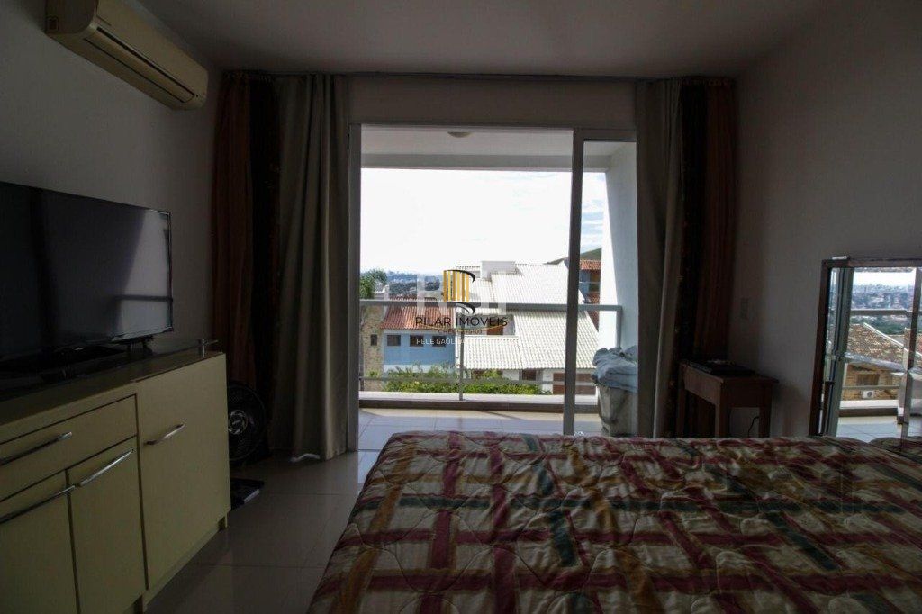 Casa para Venda - 300m², 3 dormitórios, sendo 1 suites, 4 vagas - Teresópolis