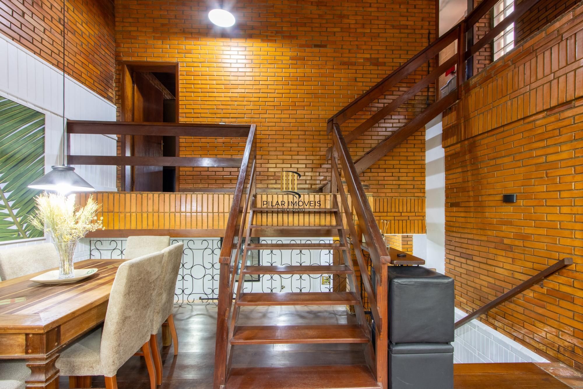 Casa 5 dormitórios no bairro Teresópolis