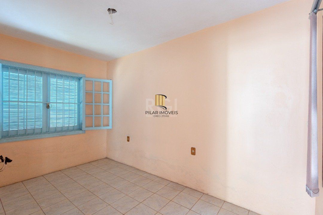 Casa com piscina em localização nobre no bairro Tristeza com vista para Rio Guaíba.