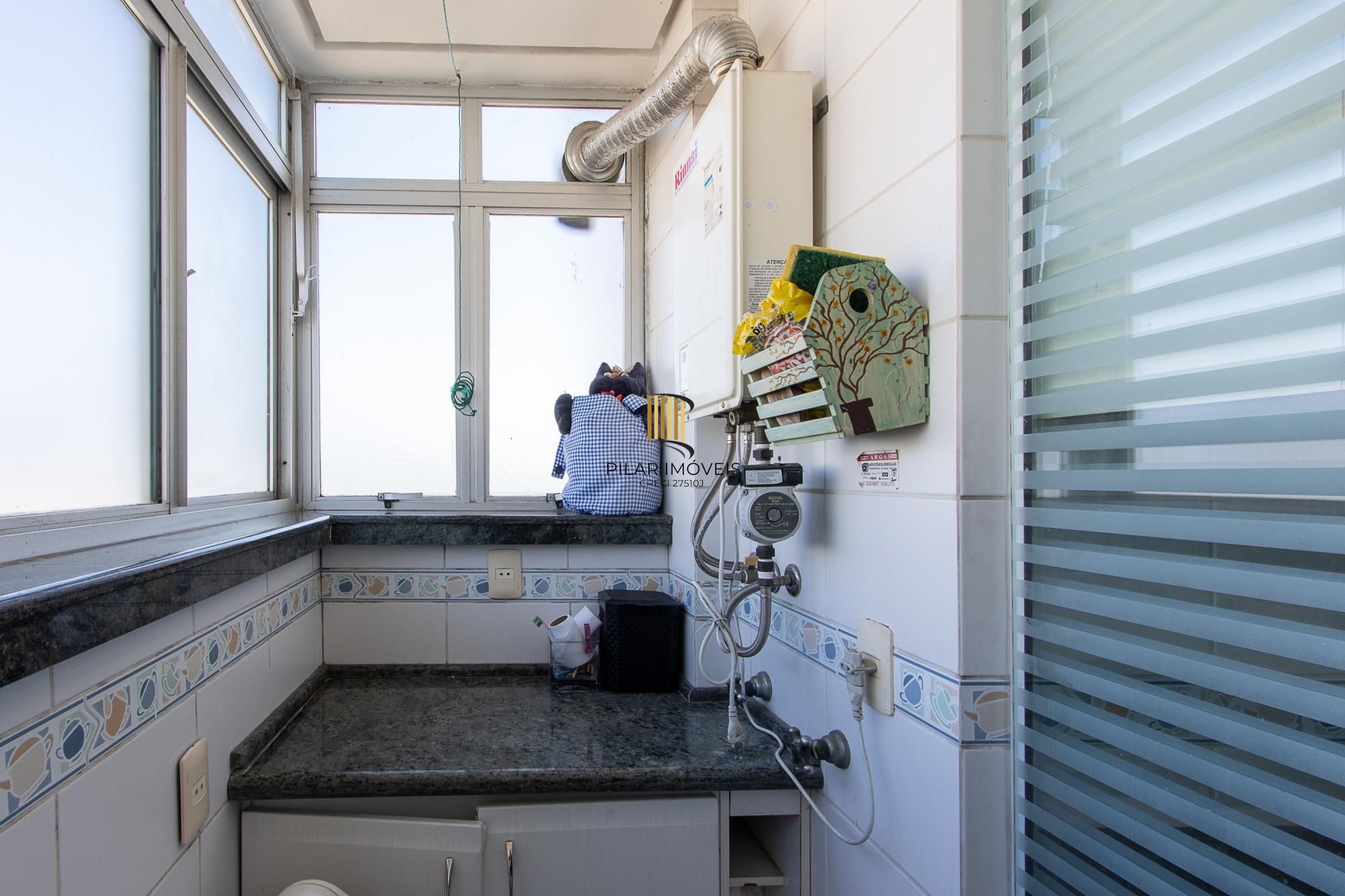 Cobertura com 2 dormitórios, incluindo 1 suíte.