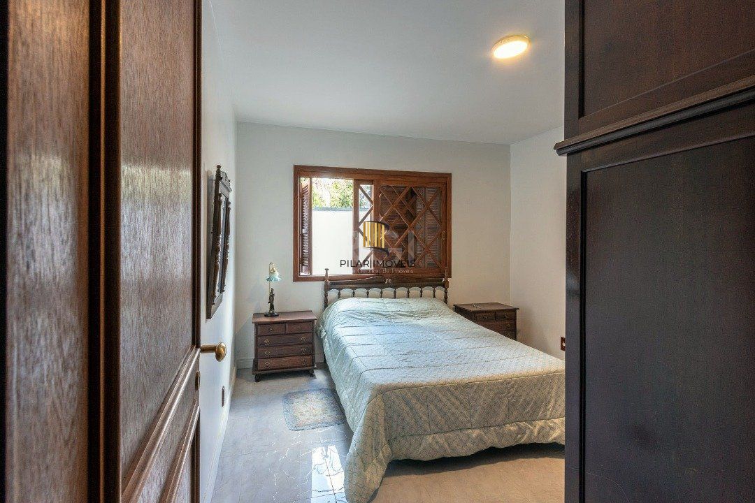 Casa para Venda - 451.63m², 5 dormitórios, sendo 1 suites, 4 vagas - Cristal