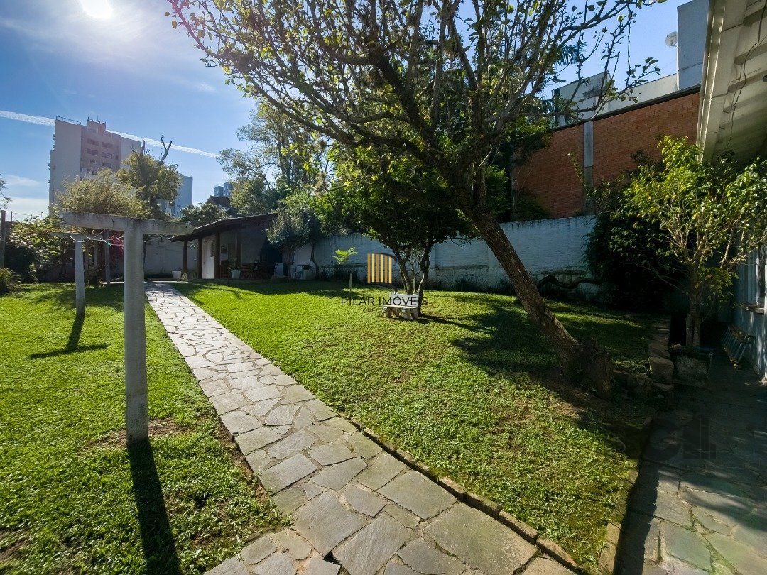 CASA TÉRREA REFORMADA, 3 QUARTOS, SUITE, PÁTIO - BAIRRO CRISTAL